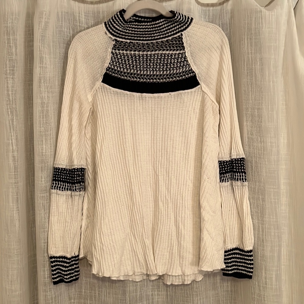 Free People sweater size small lightly worn